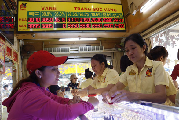 Vietnam’s gold prices jump to six-year high on global surge