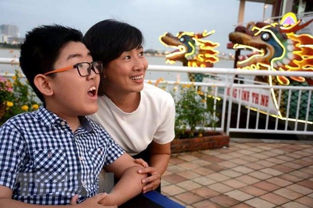 Vietnamese boy with cerebral palsy dreams of becoming travel video blogger