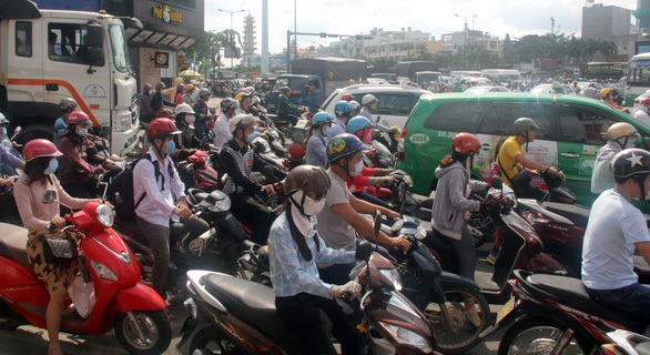 Ho Chi Minh City transport department suggests charging car drivers for entering city center