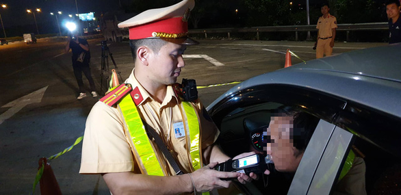 Nearly 900 booked for DUI after three days of Vietnam’s month-long crackdown