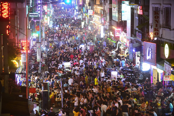 Vietnam looks to China in promoting nighttime economy