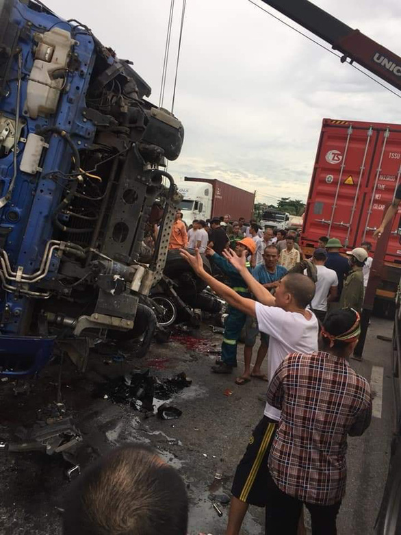 Five onlookers fatally crushed by truck while watching accident in northern Vietnam