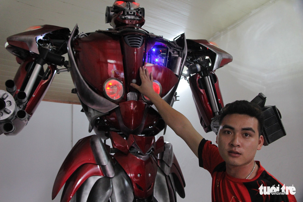 Young Vietnamese make giant robot from plastic waste