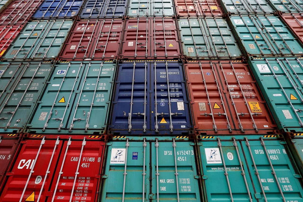 Trade war escalation nudges U.S. closer to recession: Reuters poll