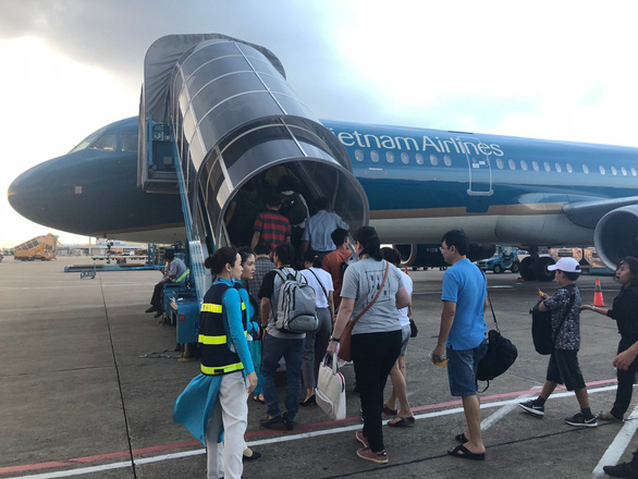 Flight attendant sues Vietnam Airlines for allegedly violating labor contract