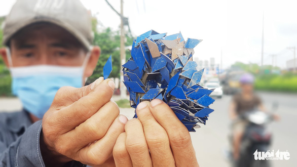 Hundreds of tire-puncturing nails found scattered along national highway in Ho Chi Minh City