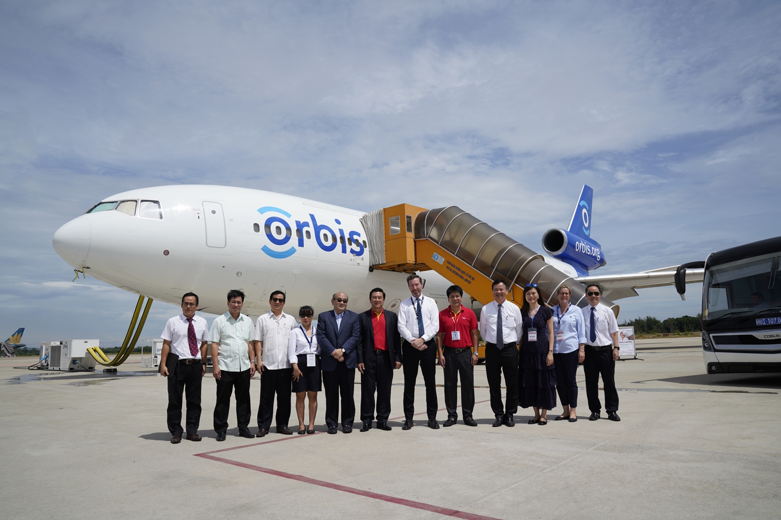 Vietjet signs MoU with Orbis to save light for Vietnamese
