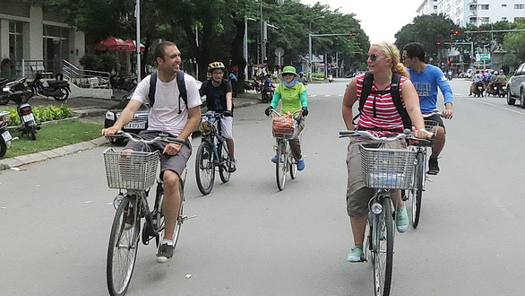 Foreigners on proposed plans to launch bike-sharing system in Ho Chi Minh City