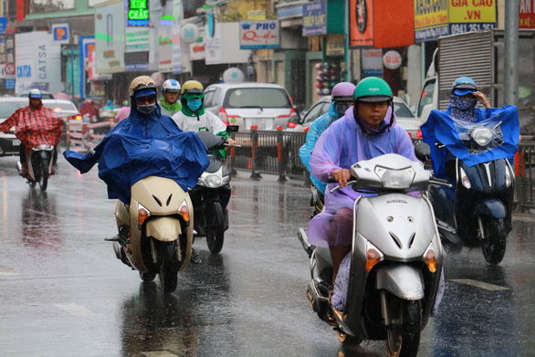 Rain to batter northern, southern Vietnam, as heatwave hits central provinces this week