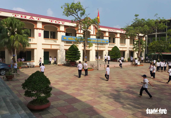 Students idle English periods away due to teacher shortage in Vietnam