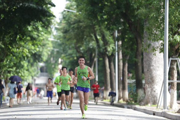 Doctor, factory worker first Vietnamese male runners to qualify for 2020 Boston Marathon
