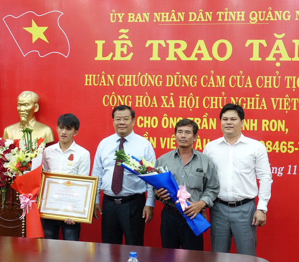 This Vietnamese fisherman sacrifices himself to rescue victims from sinking boat