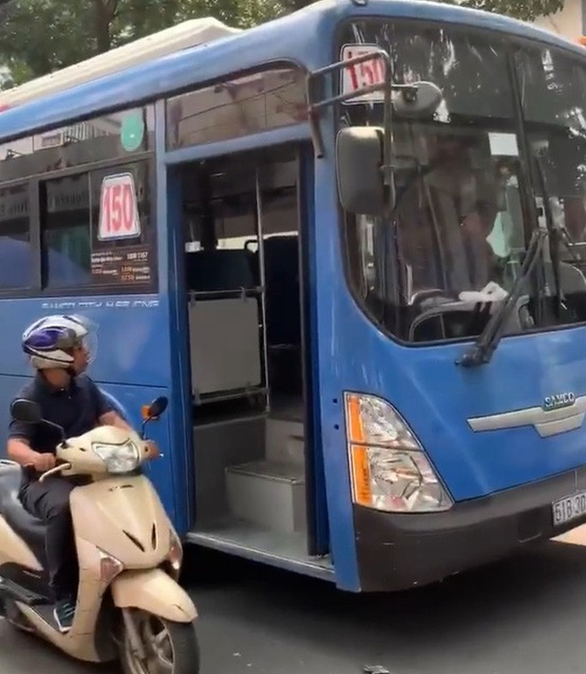 Saigon bus driver sacked after spitting at commuters