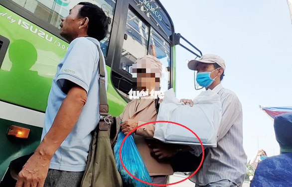 Pickpocket gang caught on camera stealing from bus riders in Ho Chi Minh City