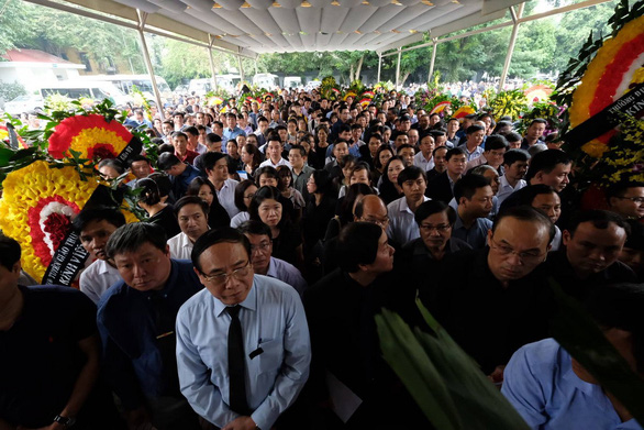 Thousands attend funeral for late Vietnamese Deputy Minister of Education and Training in Hanoi