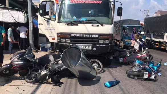 11 injured as truck crashes into motorcyclists at red light in Vietnam