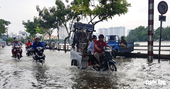 Cold spell to chill northern Vietnam, while high tide sinks southern localities