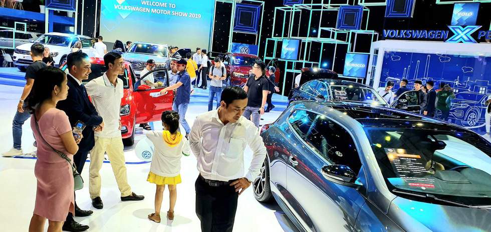 Volkswagen cars with illicit ‘nine-dash line’ maps displayed at Vietnam Motor Show
