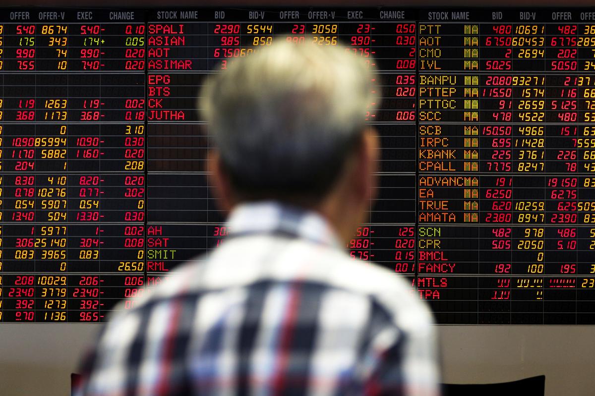 SE Asia Stocks-Most fall on U.S.-China trade jitters; Vietnam gains