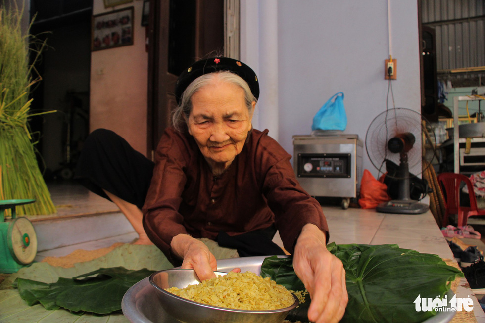Vietnamese family surpass 70 years making Hanoi’s signature autumn food