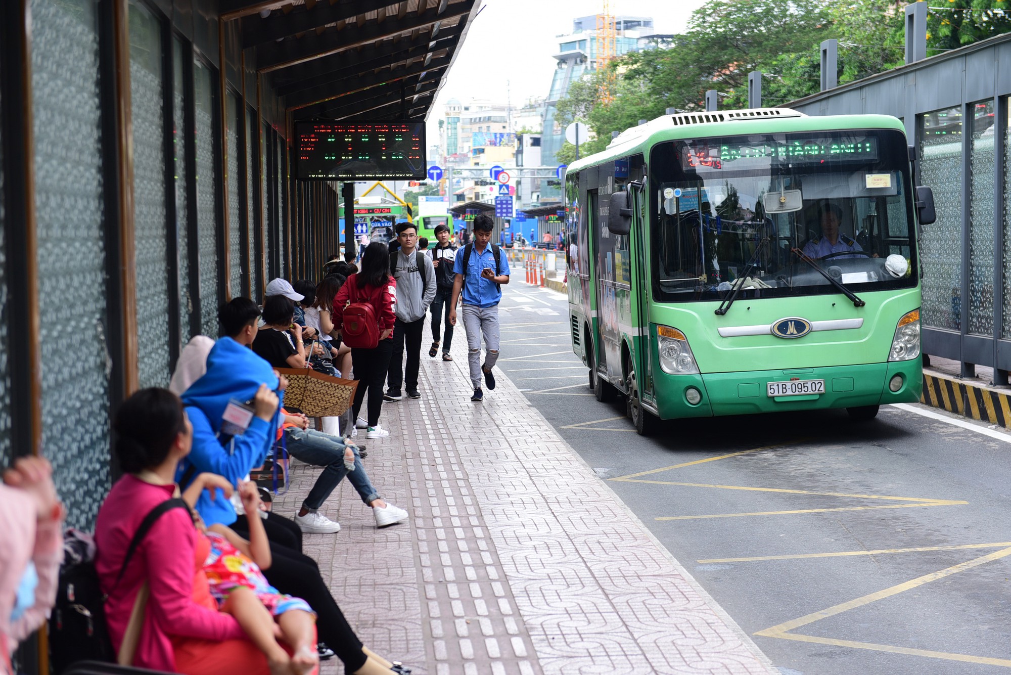 Ho Chi Minh City to trial free motorbike parking at downtown bus station