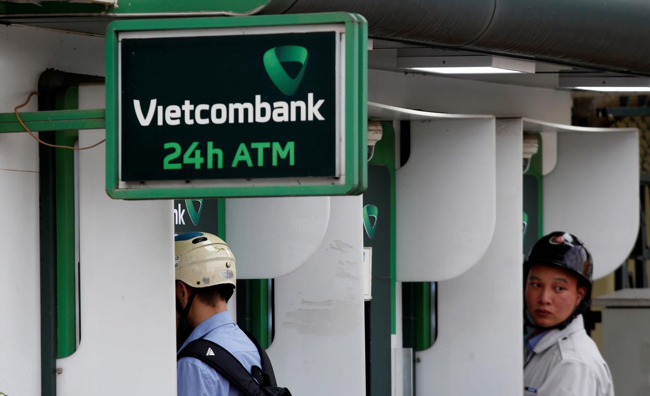 Vietcombank, FWD Group sign 15-year bancassurance partnership