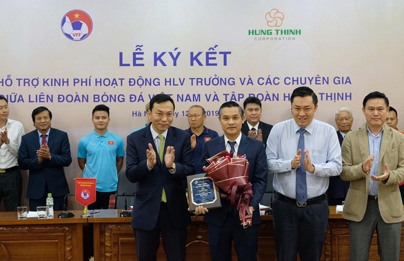 Realty corporation Hung Thinh sponsors Vietnam Football Federation to pay Park Hang Seo