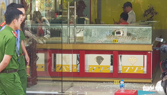 Shots fired as armed men hold up Ho Chi Minh City jewelry shop