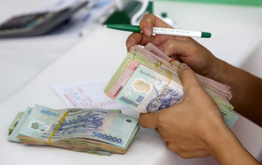 Vietnam lowers ceiling on deposit rates: c.bank