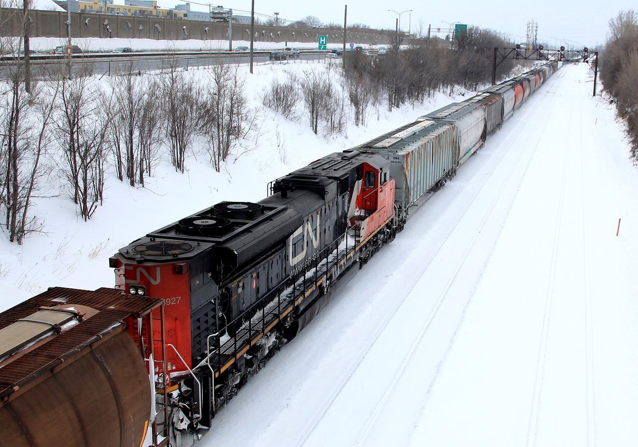 Thousands of Canadian National Railway workers go on strike