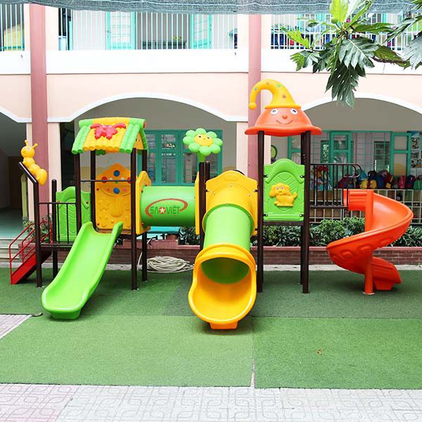 3-yo boy dies after being stuck inside slide at Hanoi kindergarten