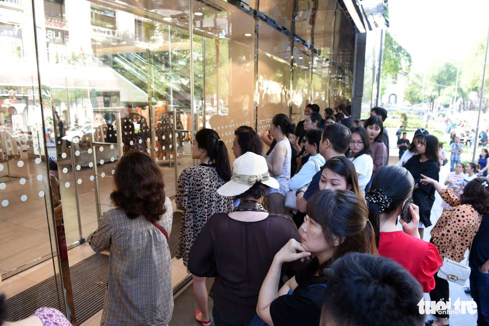 Shoppers throng stores in Ho Chi Minh City for Black Friday deals