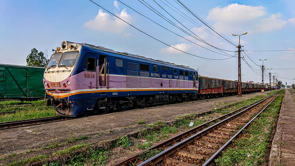 Experts opposed to intercity railway project in northern Vietnam