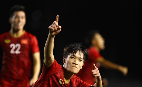 Vietnam survive goalie blunder to defeat Indonesia in 2019 SEA Games men’s football