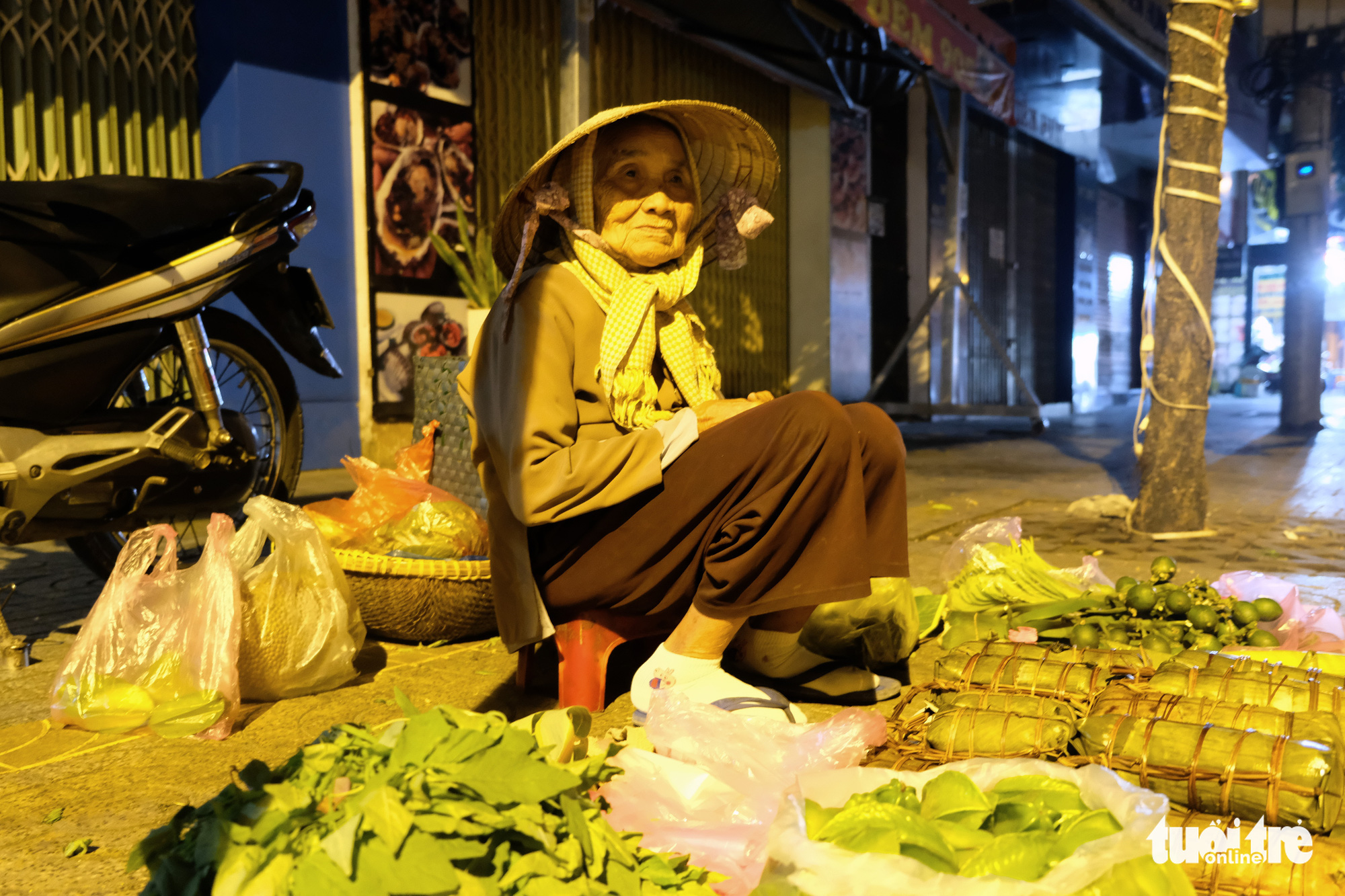 Life goes on: Saigon’s have-nots earn living amidst chilliest time of year