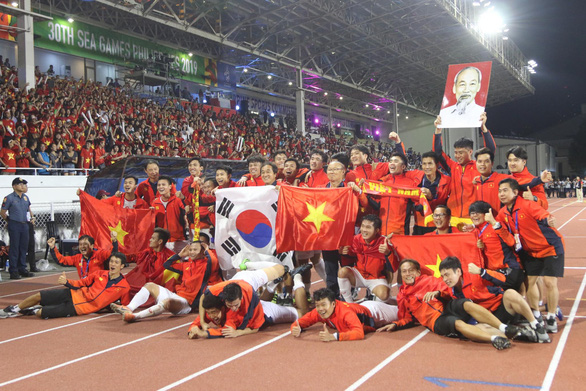 Invincible Vietnam destroy Indonesia to claim historic gold medal in SEA Games men's football