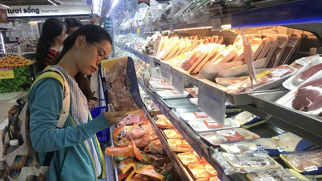 Vietnam considers tariff cuts on American agriculture products