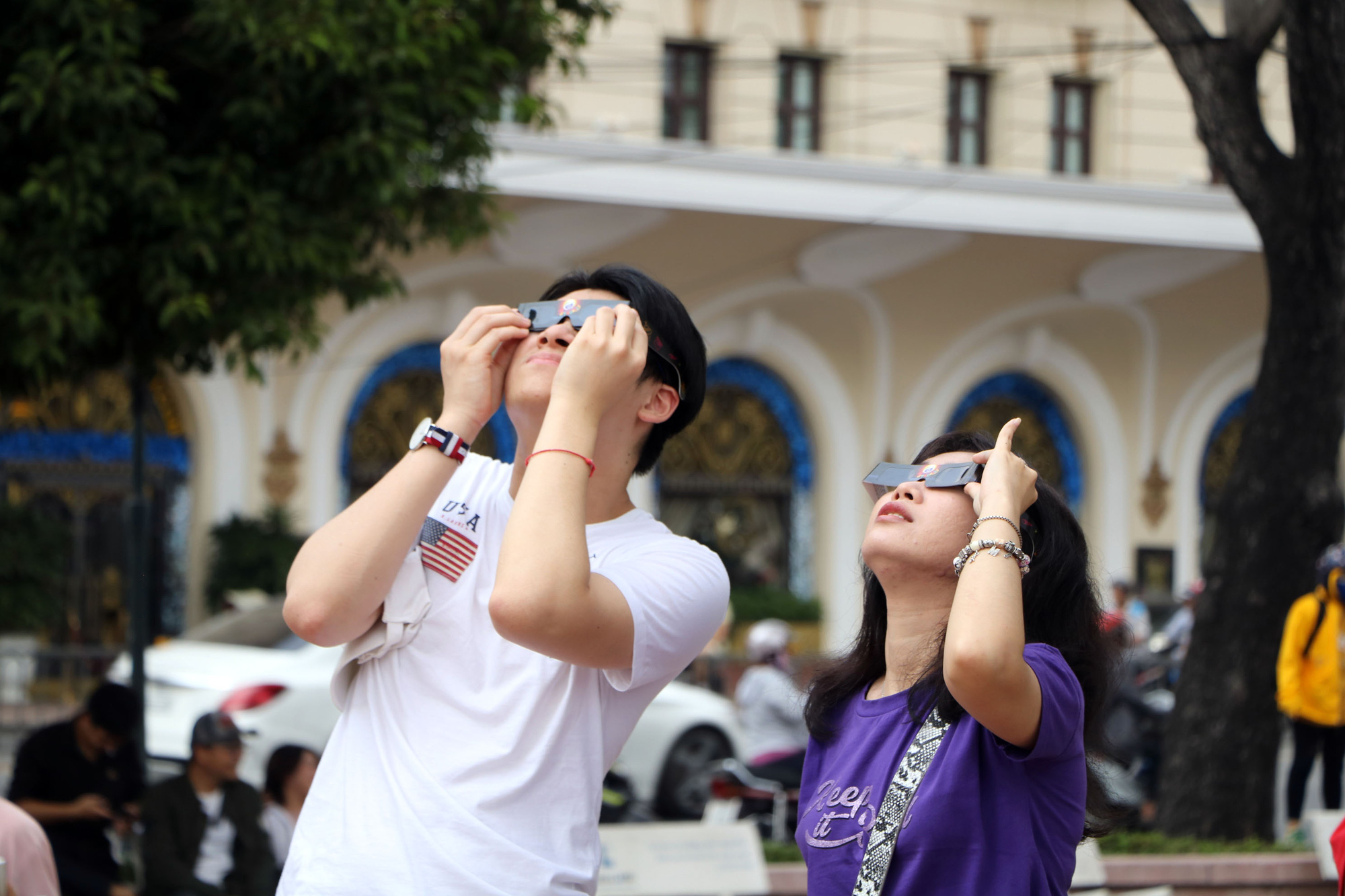 Ho Chi Minh City residents flock to see year’s last solar eclipse