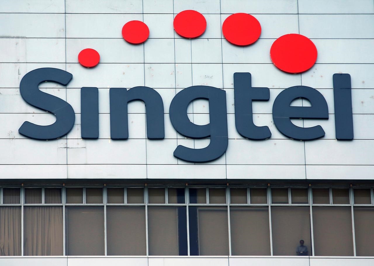 Singtel to team up with Grab for Singapore digital bank licence