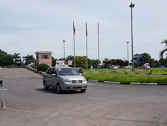 Vietnam implements new fiat requiring car drivers to take lessons on drunk driving