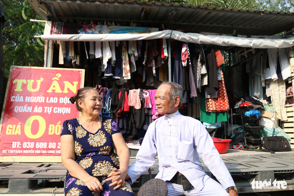 Ho Chi Minh City couple ‘sell’ $0 clothes to needy workers