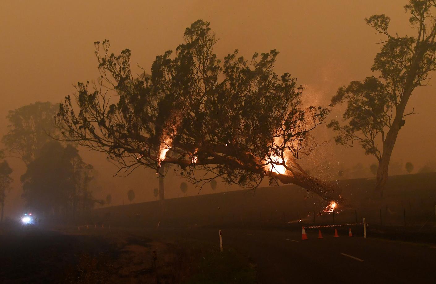 Smoke stalls rescues as Australia plans for next fiery onslaught