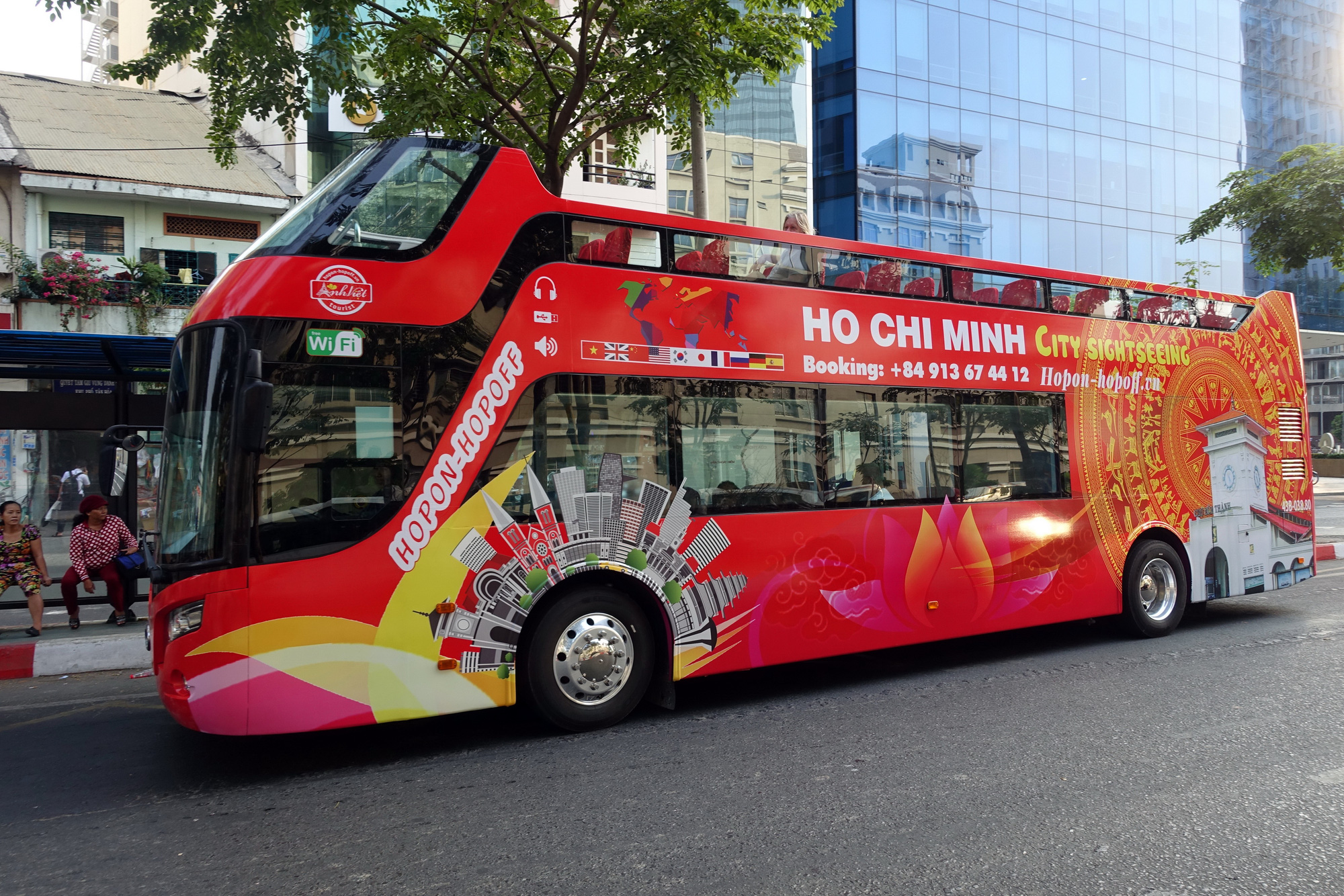 Ho Chi Minh City to launch hop on-hop off bus service next week