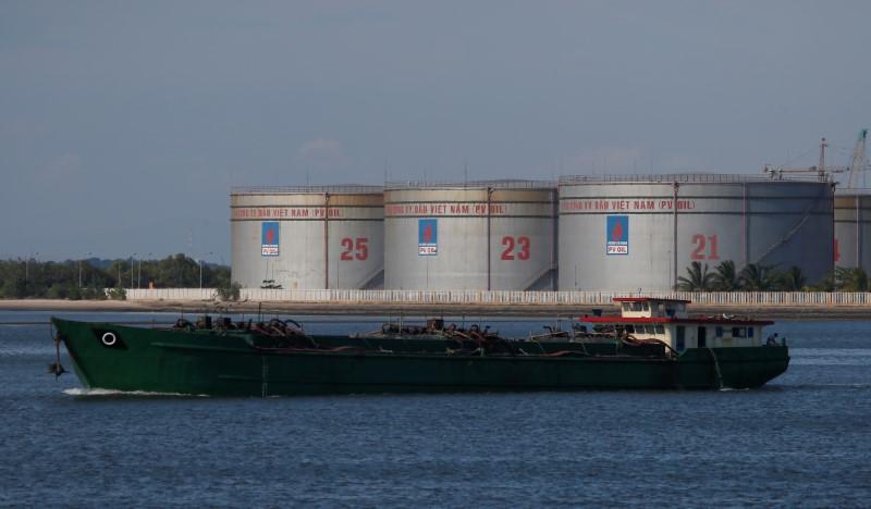 Vietnam 2019 net crude oil imports 3.64 mln tonnes vs 1.3 mln tonnes in 2018: customs