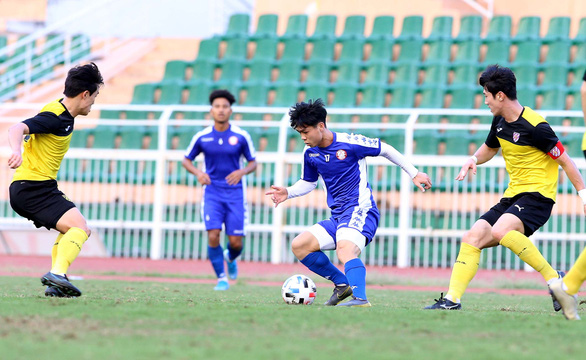 V-League 1 runners-up lose friendly against S.Korean club in star striker’s debut