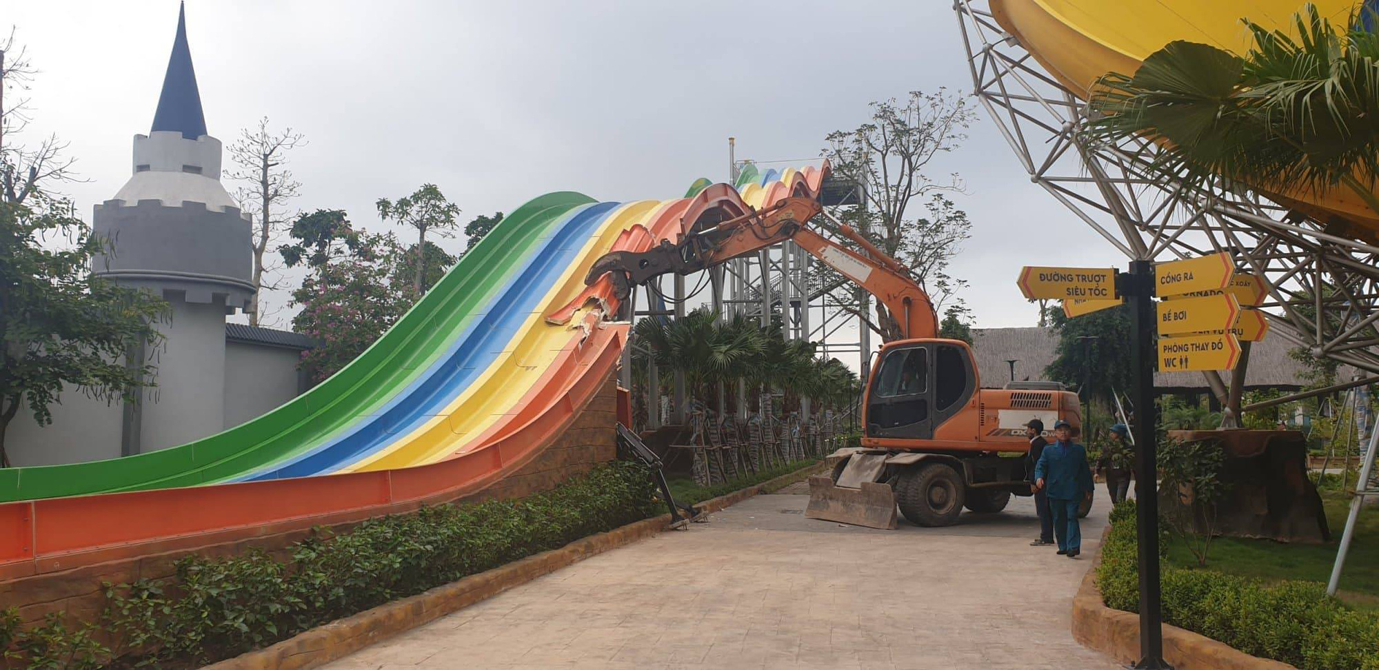 Hanoi’s largest water park demolished 6 months after opening