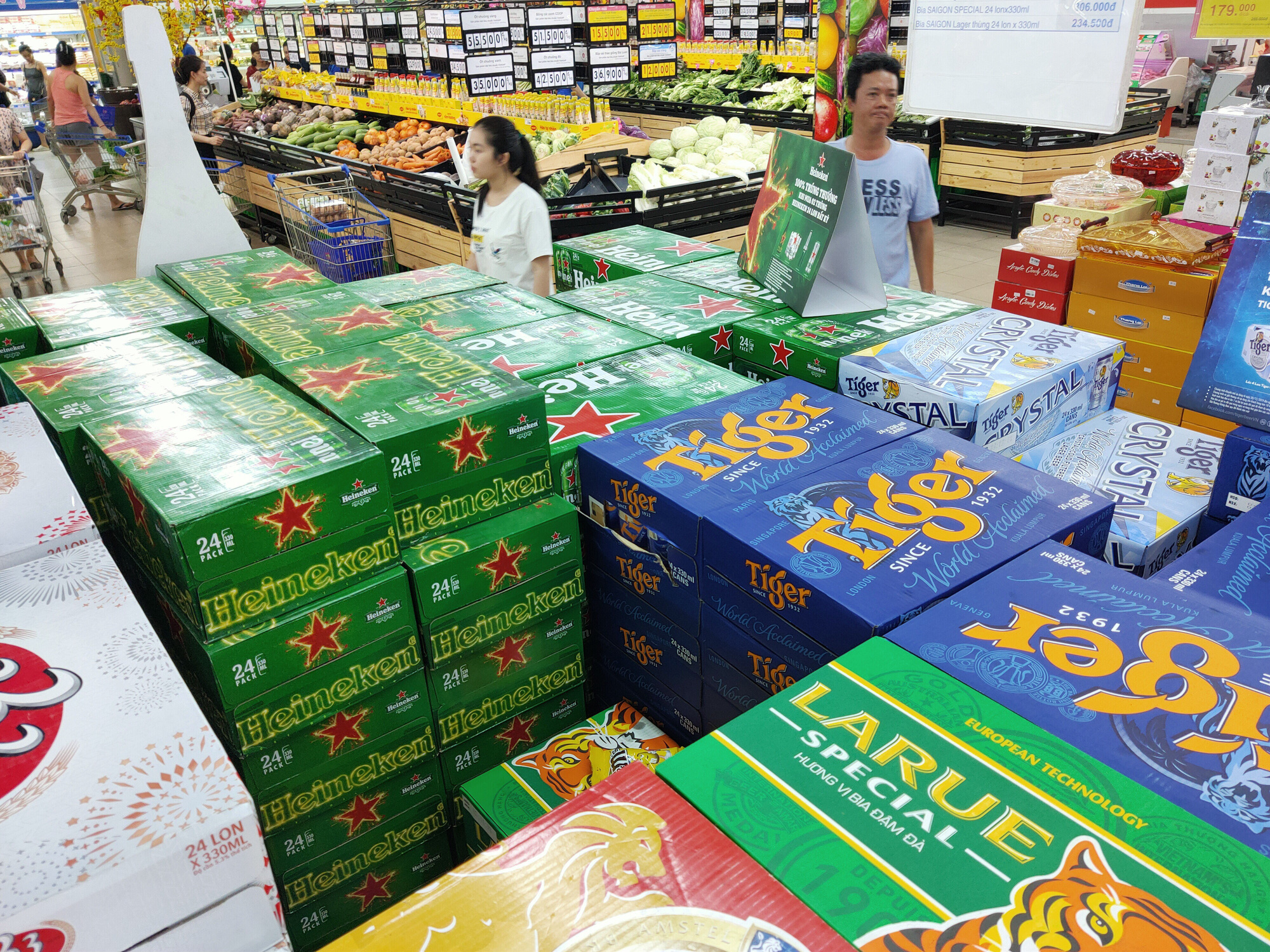 Decline in purchases causes beer prices to plummet in Vietnam