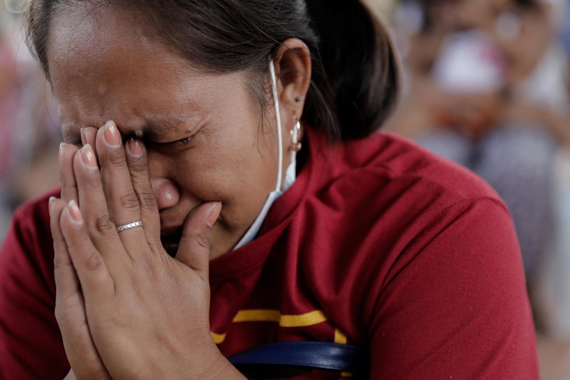 Evacuees pray for safety at Sunday mass amid Philippine volcano threat