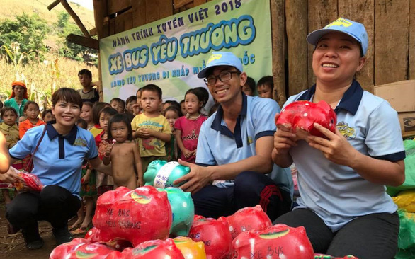 ‘Love Bus’ carries hope to needy children in rural Vietnam