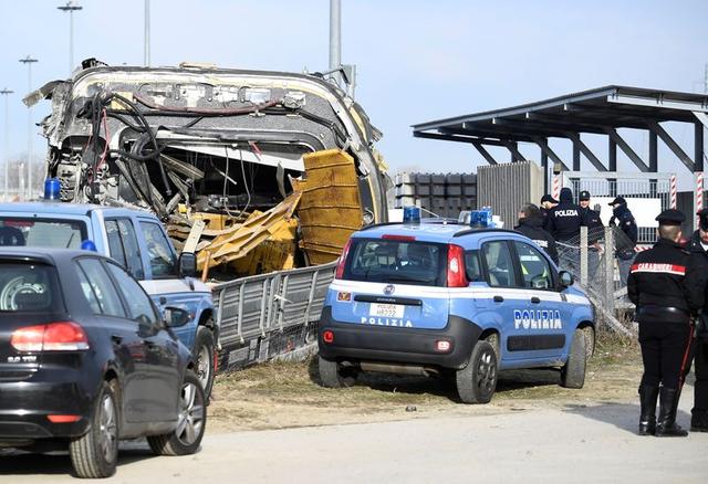 High speed train derails in northern Italy, two drivers die